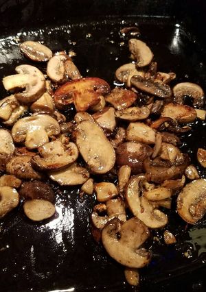 A picture of Sautéed mushrooms.