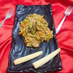 A picture of Bottleguard/ Zucchini noodles in white sauce.