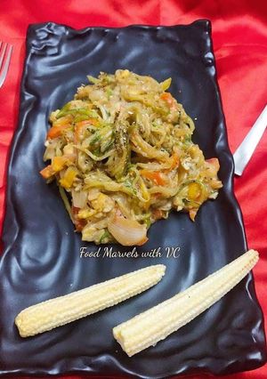 A picture of Bottleguard/ Zucchini noodles in white sauce.