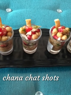 A picture of Chana chat shots.