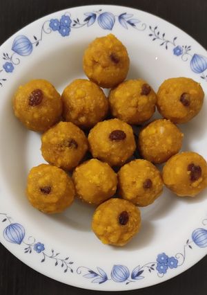 பூந்தி லட்டு (Boondi laddu) செய்முறை முக்கிய புகைப்படம்