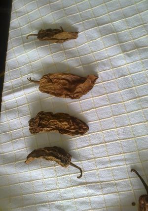 Una foto de Salsa de chile ahumado y cereza