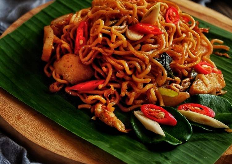 Bagaimana Menyiapkan Mi Goreng Tom Yum yang Enak Banget