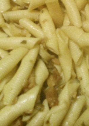 Foto di Garganelli con speck, funghi e zafferano