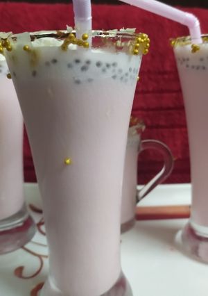 A picture of Rose Banana Milk Shake.