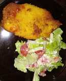 Milanesa de pollo, con ensalada
