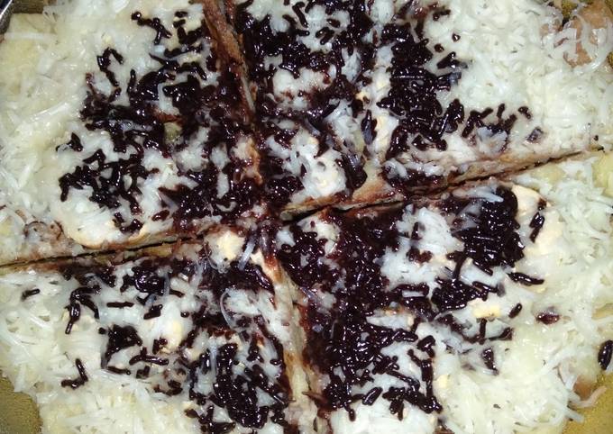 Resep Pizza Roti Tawar Pisang Keju Cokelat, Lezat