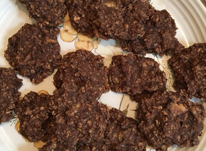 Una foto de Galletas fáciles de banana choco y avena