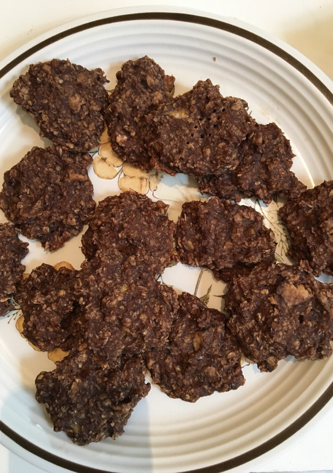 Una foto de Galletas fáciles de banana choco y avena