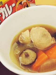【好侍咖哩】雞肉咖哩蔬菜清湯 的食譜成品照片
