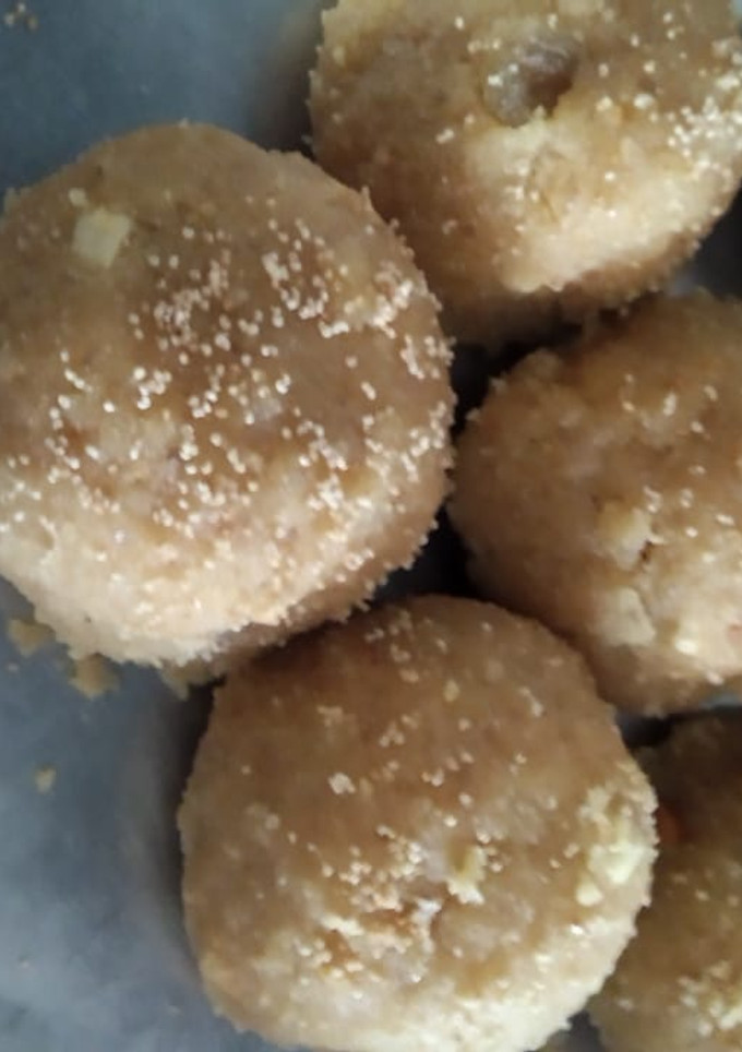 રવા ના લાડવા (Rava Ladoo Recipe In Gujarati) રેસીપી મુખ્ય ફોટો