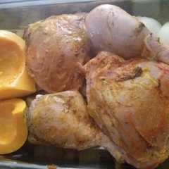 Una foto de Pollo al horno con verduras 💓