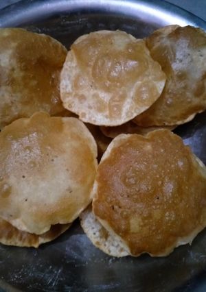 A picture of Ajwain puri.