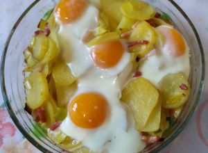 Foto principal de Huevos, patatas y bacon al horno
