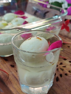 रसगुल्ला (Rasgulla recipe in Hindi) रेसिपी मुख्य फोटो