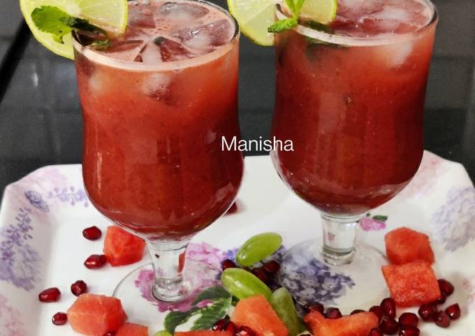 https://img-global.cpcdn.com/recipes/9f0f72b65750352a/680x482cq70/watermelon-pomegranate-grapes-mocktail-recipe-main-photo.jpg