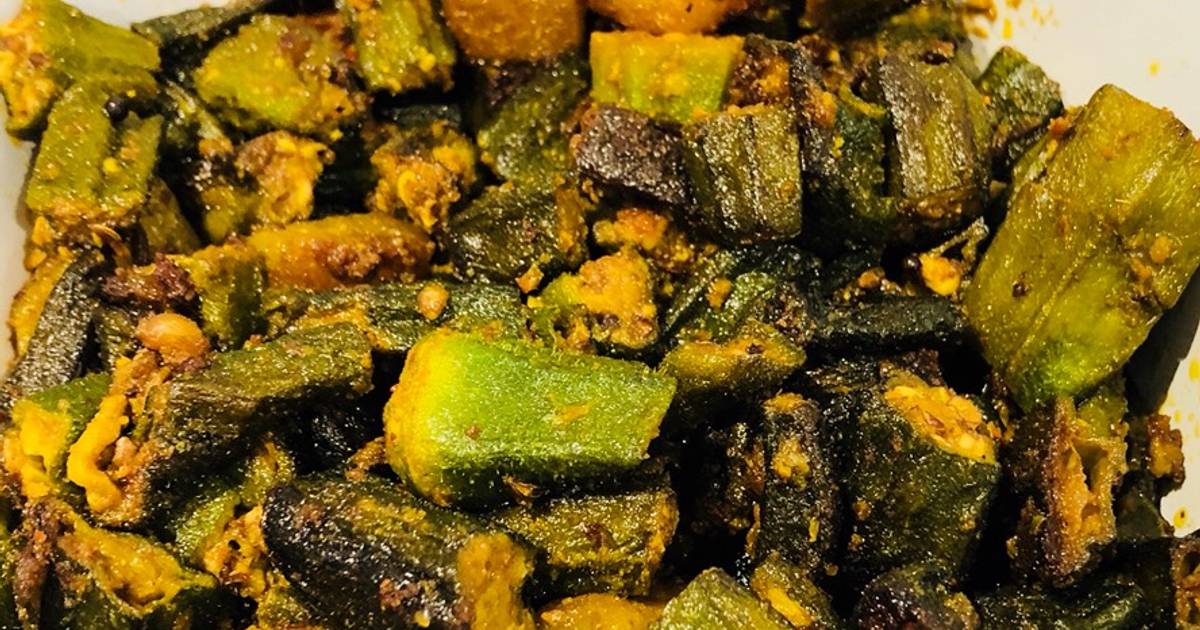 Okra & Potato curry Recipe by PoojaIncredible Edibles Cookpad