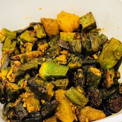 A picture of Okra & Potato curry.