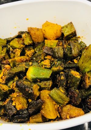 A picture of Okra & Potato curry.