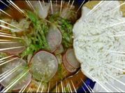 Una foto de pozole blanco