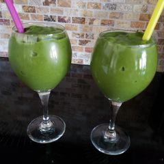 A picture of Tricia’s Strawberry Mango Spinach Apple Smoothie.