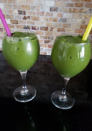 A picture of Tricia’s Strawberry Mango Spinach Apple Smoothie.