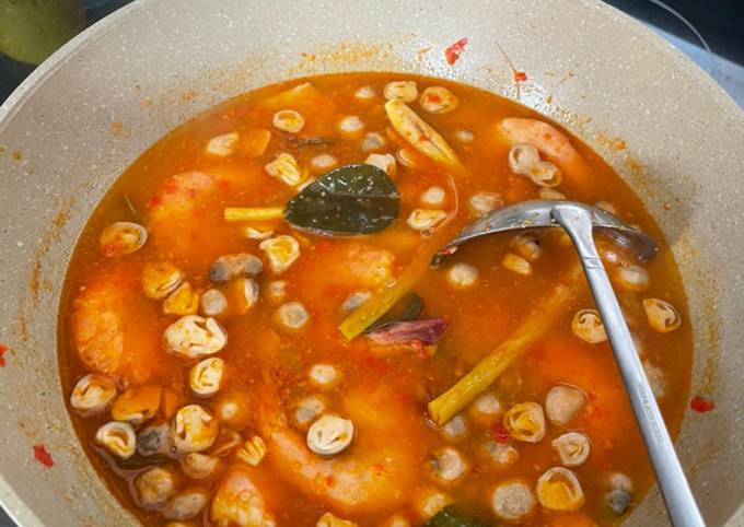 Cara Membuat Tom Yam Udang Jamur Sederhana Jamin Enak yang Menggugah Selera