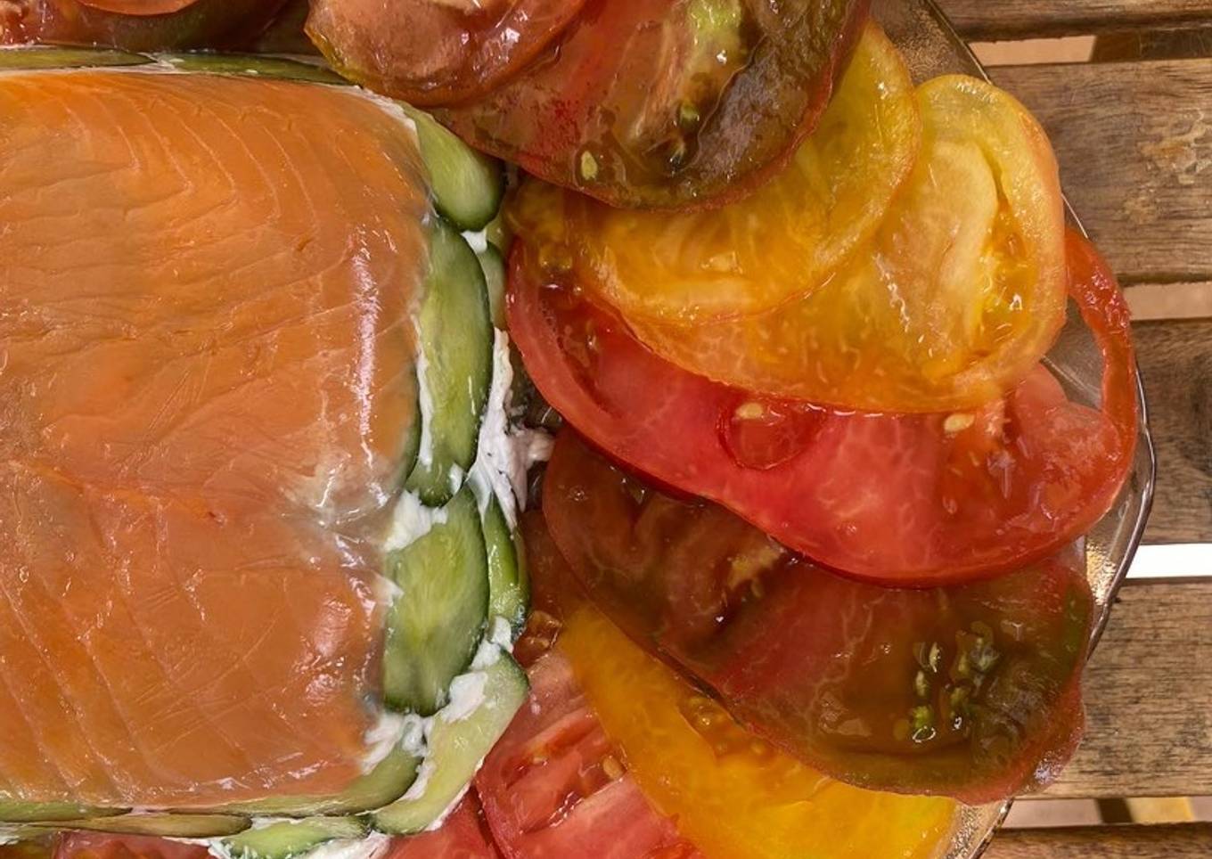 Terrine de concombres / saumon, aux petits suisses, et pignons