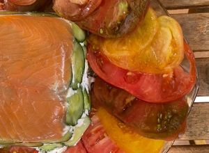 Une photo de Terrine de concombres / saumon, aux petits suisses, et pignons