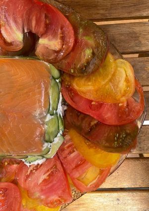 Une photo de Terrine de concombres / saumon, aux petits suisses, et pignons