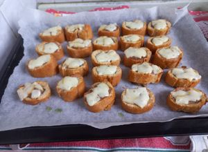 Foto di Rotelle di baguette farcite con salsiccia e provola