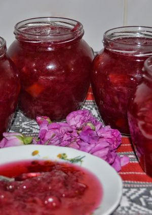 O poză a rețetei Dulceață de trandafiri.