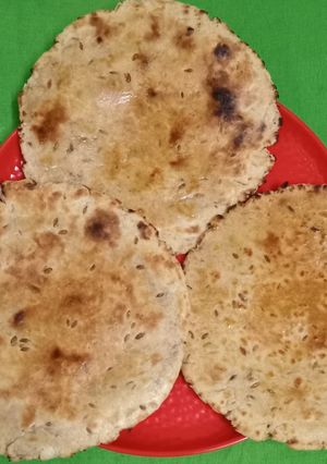 જીરા ભાખરી (Jeera Bhakhri Recipe In Gujarati) રેસીપી મુખ્ય ફોટો