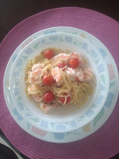 Una foto de Pasta con langostinos
