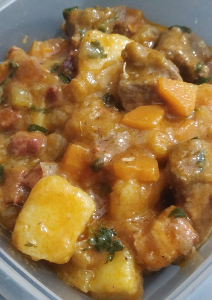Una foto de Guisado de ternera y patatas