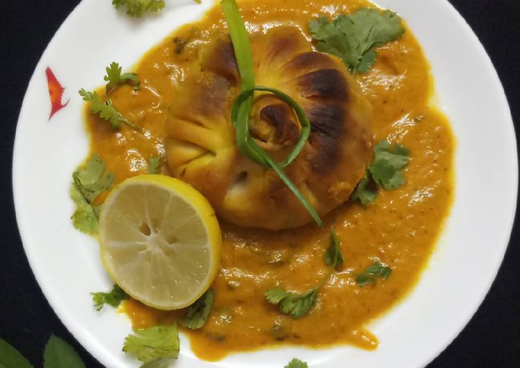 Baked paneer momos with gravy