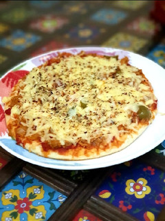 A picture of Chicken pizza😋.