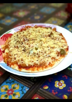 A picture of Chicken pizza😋.