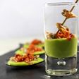 Crema de guisantes, berberechos y caviar de erizo