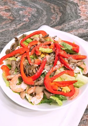 鮮蝦彩椒佐野菇溫沙拉 的食譜成品照片