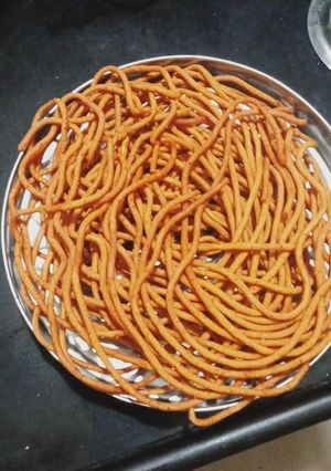 તીખા ગાઠીયા(tikha gathiya in Gujarati) રેસીપી મુખ્ય ફોટો