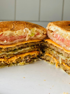 Una foto de Hamburguesas caseras (triple carne)