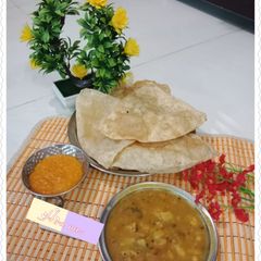 A picture of Halwa Pori.