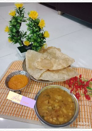 A picture of Halwa Pori.