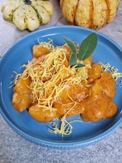 Zsályás, paradicsomos gnocchi (vegán) recept fotója