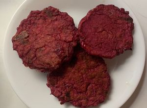Una foto de Tortitas de remolacha (o croquetas de betarraga)
