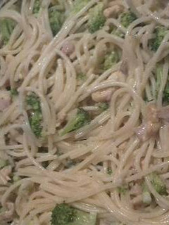 Una foto de Spaghetti con pollo y brócoli 🍴