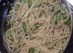 Una foto de Spaghetti con pollo y brócoli 🍴
