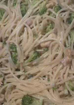 Una foto de Spaghetti con pollo y brócoli 🍴