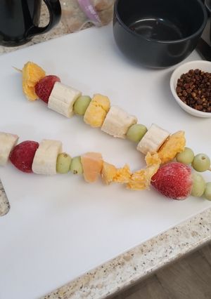 A picture of Fruity 🍇🍎🍐🍒🍓🍌🍍🥝🍋🍊 frozen kebab skewers.😋😋.